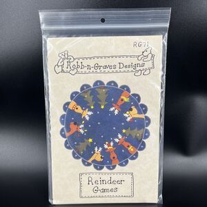 Robb-n-Graves Designs Reindeer Games 28”Round Table Topper Quilt Pattern RG71